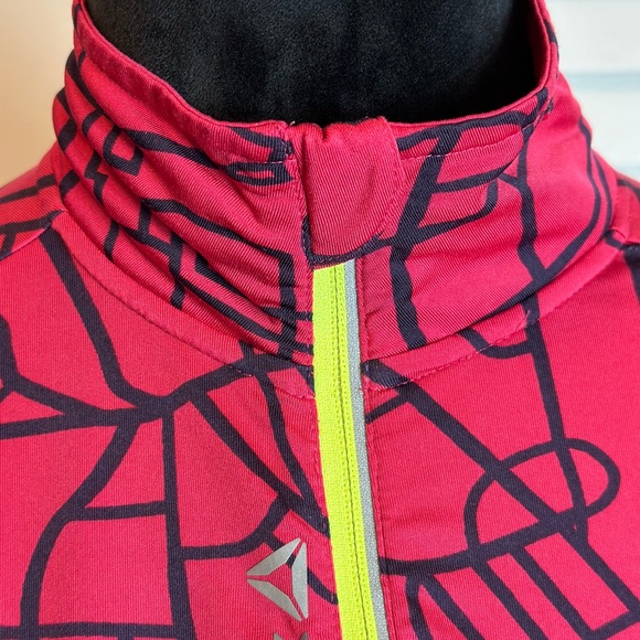 Reebok lightweight athletic top - Picture 3 of 16